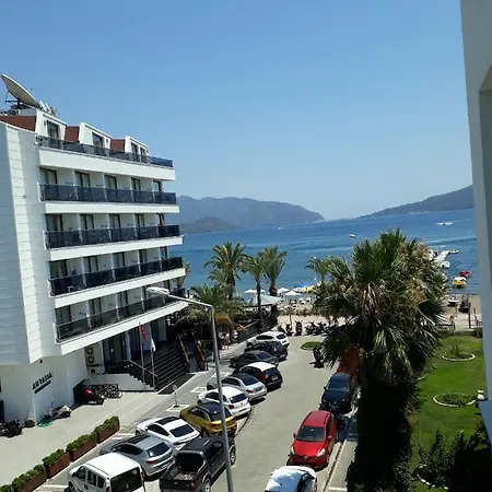 מלון Mert Seaside (adults Only)