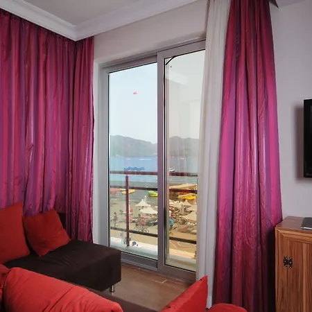 מלון Mert Seaside (adults Only) 4*
